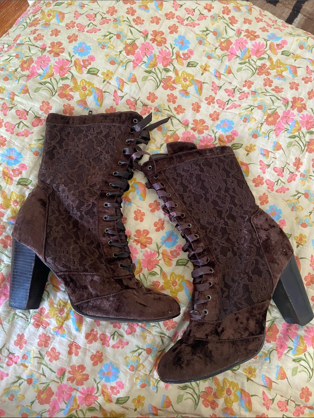 Y2k “Victorian” Brown Lace-Up Heeled Ankle Boots in Velvet and Lace 9.5